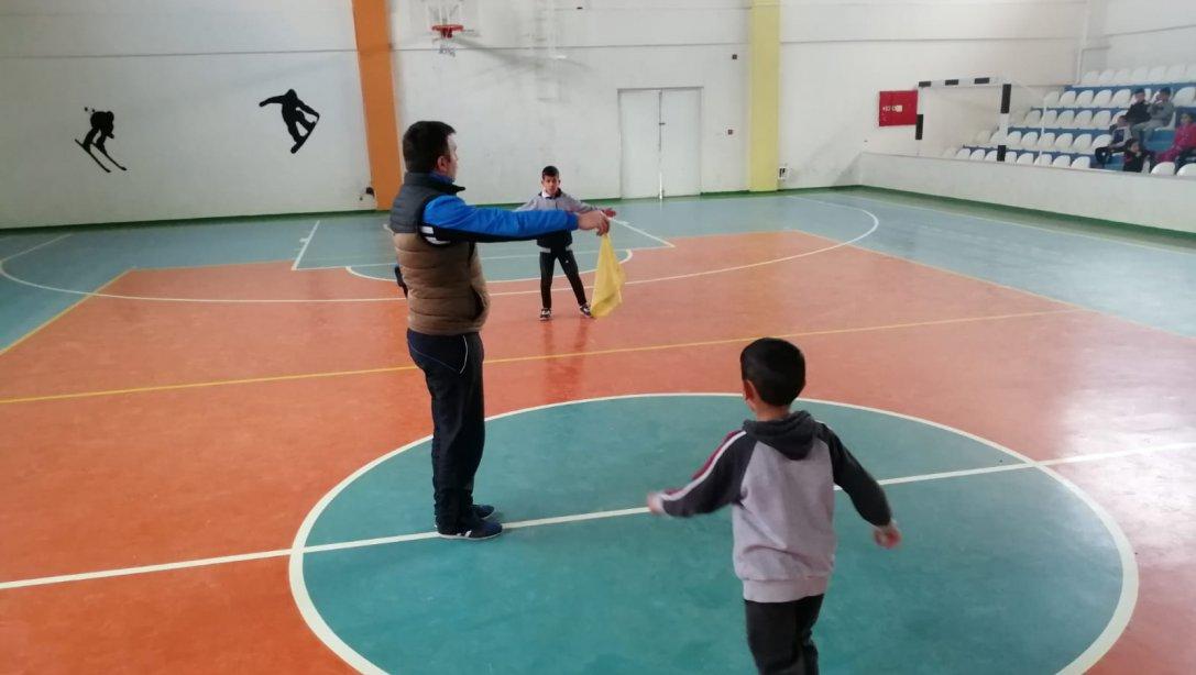 Altınyayla Kaymakamlığı Spor Sivas Projesi İlkokullar Mendil Kapmaca Müsabakaları Yapıldı.