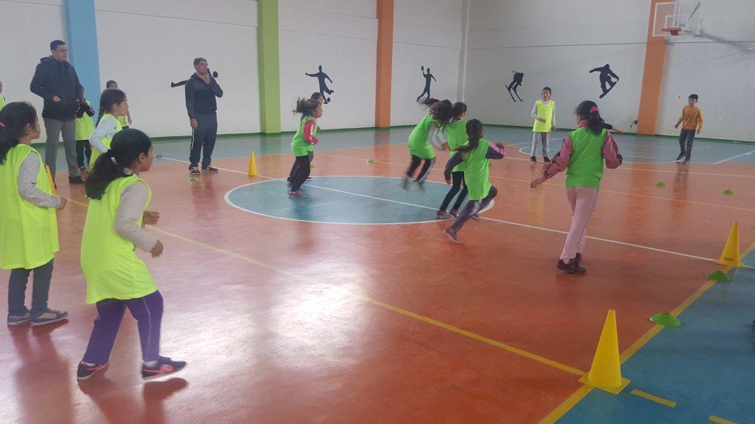 Altınyayla Kaymakamlığı Spor Sivas Projesi İlkokullar Yakan Top Müsabakaları Yapıldı.