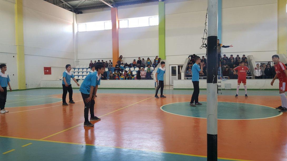 Altınyayla Kaymakamlığı Spor Sivas Projesi Ortaokullar Erkek Voleybol Müsabakaları Yapıldı.