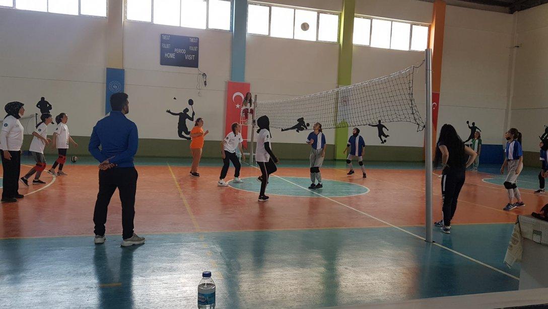 Ortaokullar Arası Kız Voleybol Turnuvamız Başladı